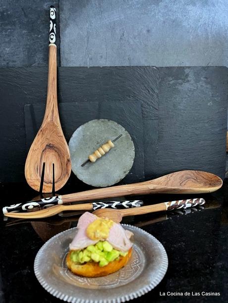 Aperitivo de Guacamole y Solomillo de Cerdo al Tomillo con su Mayonesa de Pimentón byJose Aperitivo de Guacamole y Solomillo de Cerdo al Tomillo con su Mayonesa de Pimentón byJose