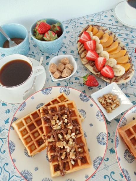 Brunch dulce. Gofres Carrot cake & flatbread con fruta