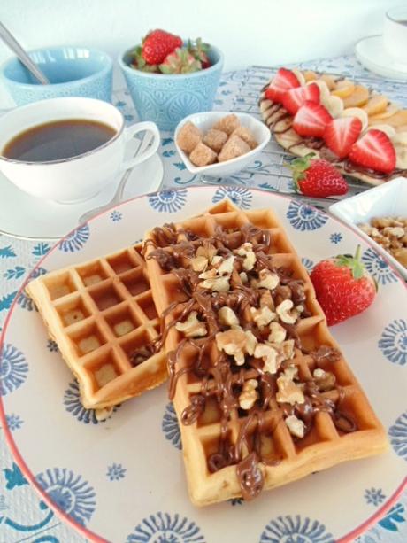 Brunch dulce. Gofres Carrot cake & flatbread con fruta