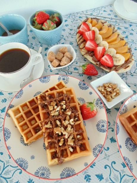 Brunch dulce. Gofres Carrot cake & flatbread con fruta