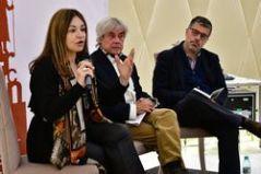 Valentín Trujillo y Marcia Collazo presentados por el escritor Salvador Compán.