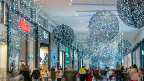 Parque Corredor enciende sus luces de Navidad y abre nuevas tiendas y restaurantes