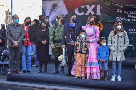 Se vuelve a realizar el desfile por aniversario por  la Revolución Mexicana