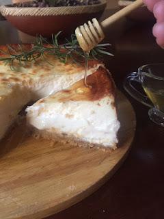 TARTA DE QUESO CABRA , MIEL Y ROMERO