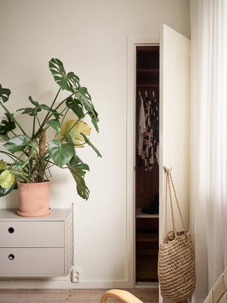 delikatissen vintage verde empolvado scandinavian tiny kitchen scandi green pintura verde cocina paredes verdes green kitchen estilo nórdico colores decoración verde cosy kitchen cosy decor  