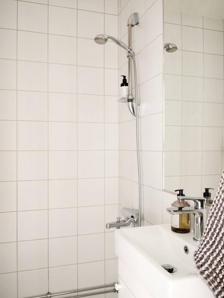 delikatissen vintage verde empolvado scandinavian tiny kitchen scandi green pintura verde cocina paredes verdes green kitchen estilo nórdico colores decoración verde cosy kitchen cosy decor  