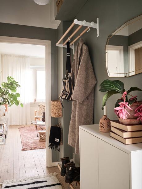 delikatissen vintage verde empolvado scandinavian tiny kitchen scandi green pintura verde cocina paredes verdes green kitchen estilo nórdico colores decoración verde cosy kitchen cosy decor  