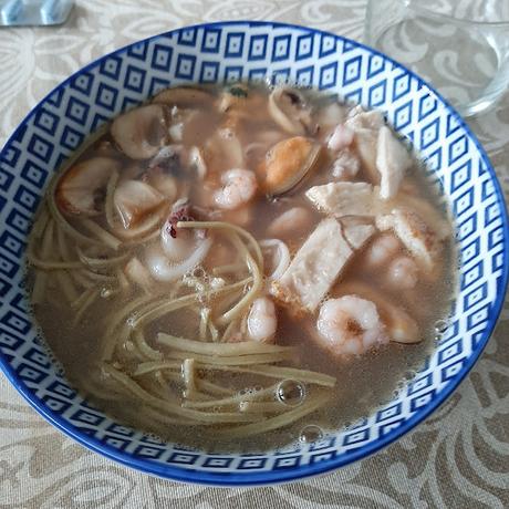 RAMEN DE POLLO Y MARISCO