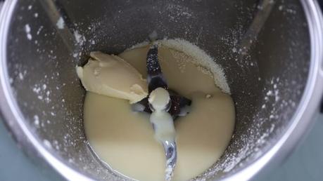A continuación en el vaso echamos la mantequilla, la leche condensada y ponemos de nuevo 5 minutos, temperatura 60 grados a velocidad 2.