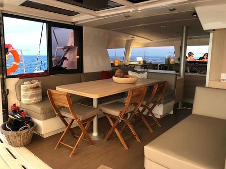 Algunas ideas para organizar un evento o una cena de empresa de Navidad en 2021 barco para eventos para Navidad en Barcelona