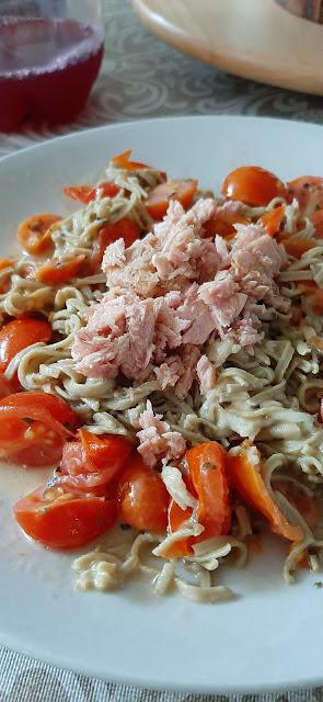 PASTA CON QUESO MOZZARELLA Y CHERRIES DE TIKTOK