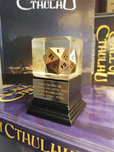 La Broma Macabra gana el Dado de Oro 2021 y Chaosium felicita a Alex de la Iglesia La Broma Macabra gana el Dado de Oro 2021 y Chaosium felicita a Alex de la Iglesia