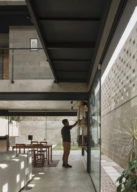 Casa desnuda, Ysapy, Valle Ybate, Lambaré, Asunción, Paraguay / Penta Arquitectura 25_Casa Desnuda_Penta - © Federico Cairoli (low)