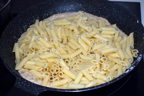 Pasta con panceta nata y nueces