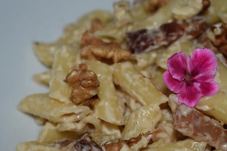Pasta con panceta nata y nueces