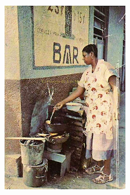 Los legendarios puestos de venta de ricas frituras.......