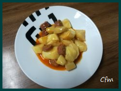 Patatas con chorizo