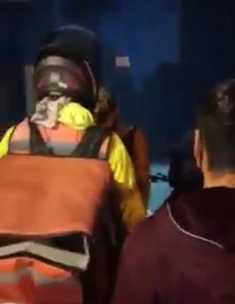 (Video) Repartidores le caen a su casa a un presunto ladrón