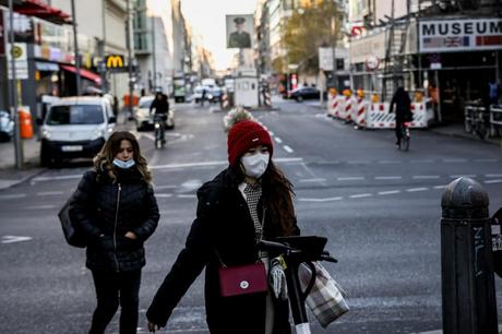 Alemania aumenta restricciones a personas que no están vacunadas contra el Covid-19