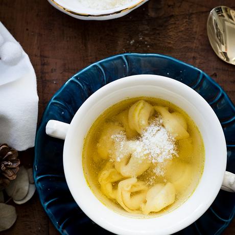 TORTELLINI IN BRODO