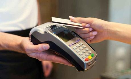 El Banco de España avisa sobre los pagos con el móvil y tarjeta en comercios