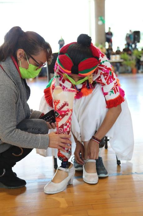 DIF cumple sueños: entrega prótesis con diseño teenek