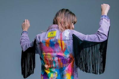 [A]cotadas. Ropa pintada a mano