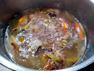 FONDO OSCURO (CALDO, CONSOMÉ)