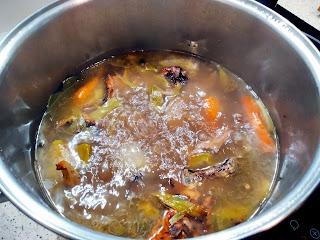 FONDO OSCURO (CALDO, CONSOMÉ)