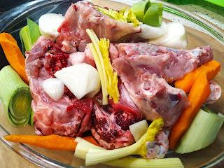 FONDO OSCURO (CALDO, CONSOMÉ)