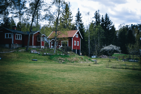 delikatissen swedish cottge scandinavian winter cabin scandinavian vintage cottage scandinavian snow decor scandinavian red cabin cabaña roja sueca cabaña en la nieve cabaña de madera nórdica  
