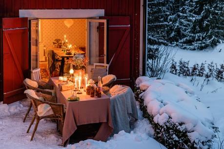 delikatissen swedish cottge scandinavian winter cabin scandinavian vintage cottage scandinavian snow decor scandinavian red cabin cabaña roja sueca cabaña en la nieve cabaña de madera nórdica  