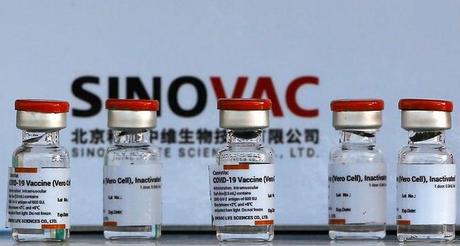 Sinovac prevé tener nueva versión de su vacuna contra Ómicron en “tres meses”