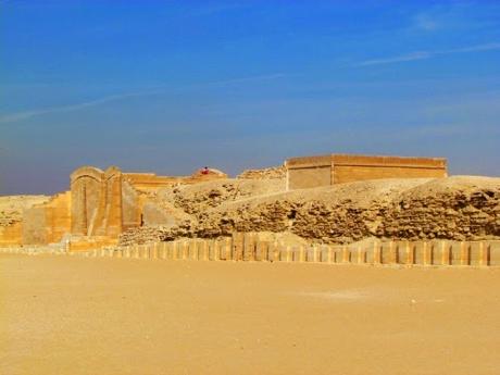 La pirámide escalonada en Saqqara, Egipto