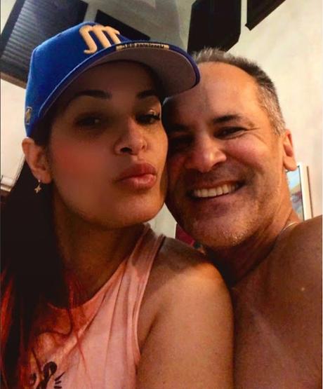 #BEISBOL  | Omar Vizquel (@VizquelOmar13) se luce en las redes con su nuevo #amor una fan del #Magallanes |  #MLB #LBPV #LEONES #NAVEGANTES