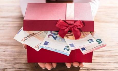 Hacienda aclara si es necesario declarar el dinero si se recibe como un regalo