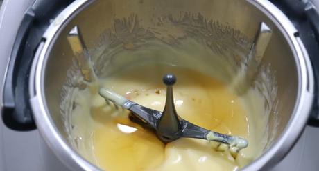 Ponemos el ron y lo mezclamos