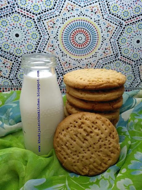 BISCUITS AU BEURRE D'ARACHIDES/  PEANUT BUTTER COOKIES / GALLETAS DE MANTEQUILLA DE MANÍ / بيسكوي بزبدة الفول السوداني