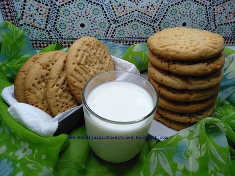 BISCUITS AU BEURRE D'ARACHIDES/  PEANUT BUTTER COOKIES / GALLETAS DE MANTEQUILLA DE MANÍ / بيسكوي بزبدة الفول السوداني