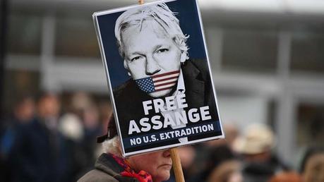 #FreeAssange #FreeAssange