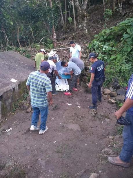 Niño de 8 años muere ahogado en un pozo en Aquismón