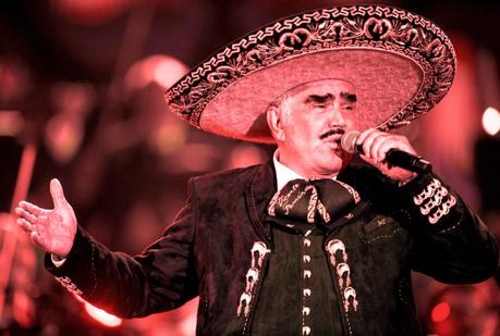 Vicente Fernández en un estado crítico de salud informa familiares