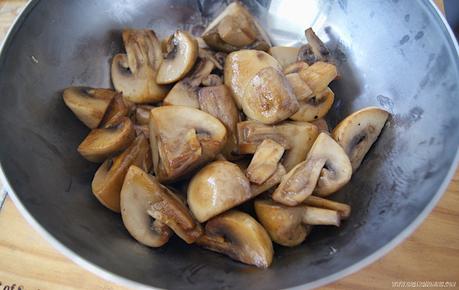 Pollo con champiñones en salsa de ostras Pollo con champiñones en salsa de ostras