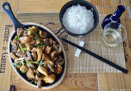 Pollo con champiñones en salsa de ostras Pollo con champiñones en salsa de ostras