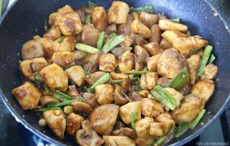 Pollo con champiñones en salsa de ostras Pollo con champiñones en salsa de ostras