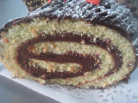 TRONCO DE NAVIDAD CON  FRAMBUESA  Y TRUFA COCIDA