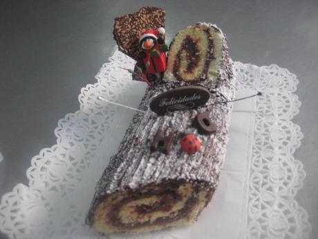 TRONCO DE NAVIDAD CON  FRAMBUESA  Y TRUFA COCIDA