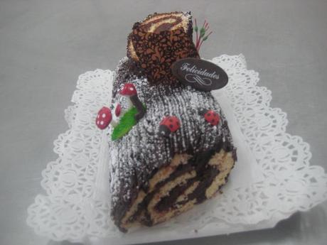 TRONCO DE NAVIDAD CON  FRAMBUESA  Y TRUFA COCIDA