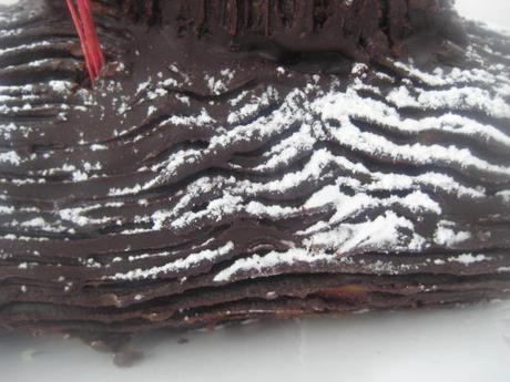 TRONCO DE NAVIDAD CON  FRAMBUESA  Y TRUFA COCIDA