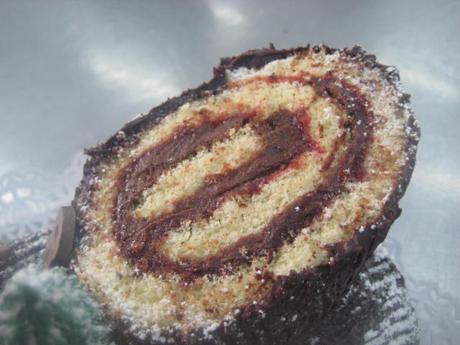 TRONCO DE NAVIDAD CON  FRAMBUESA  Y TRUFA COCIDA